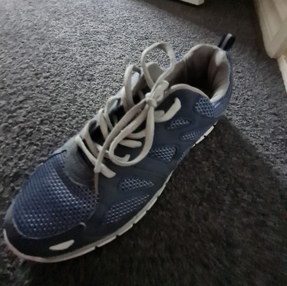 Men's Sport Shoes - Picture 2 of 4